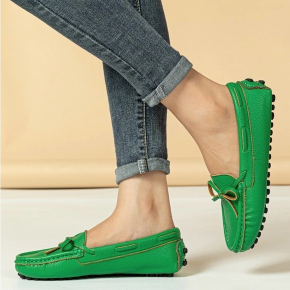 Authentic Tory Burch Loafers in black - Picture 14 of 14